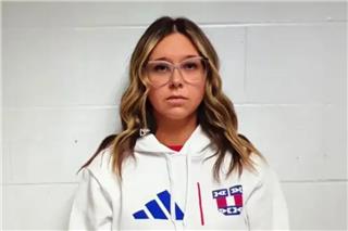 Γραμματέας σχολείου στις ΗΠΑ έκανε σeξ με δύο μαθητές, την ξυλοκόπησε ο σύζυγός της όταν την έκανε τσακωτή