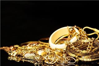 Κινηματογραφική ληστεία στην Κατερίνη με λεία κοσμήματα αξίας 300.000 ευρώ – Έκλεψαν και το αυτοκίνητο του θύματος