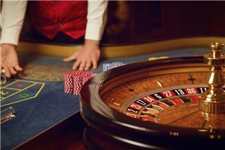 Πρόστιμα έως 800.000 ευρώ, αυτόματο «κλείδωμα» ιστοτόπων και κάθειρξη έως 10 έτη