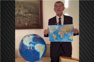 Viral o Τσέχος πρωθυπουργός: Aγόρασε υδρόγειο για να δει που βρίσκεται η... Γροιλανδία