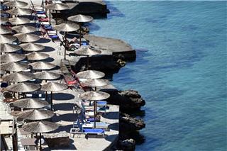 Χαλκιδική: Έκλεψαν ξαπλώστρες από beach bar με φορτηγό - Βίντεο