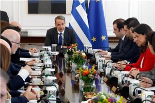 Τι δείχνουν οι δημοσκοπήσεις, ένα χρόνο πριν τις εκλογές – Πώς τις διαβάζει το Μαξίμου