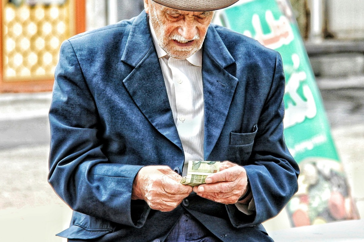 Μαζική έξοδος: Γιατί οι εργαζόμενοι εγκαταλείπουν τη δουλειά ‑ 7 στις 10 γυναίκες σπεύδουν να συνταξιοδοτηθούν