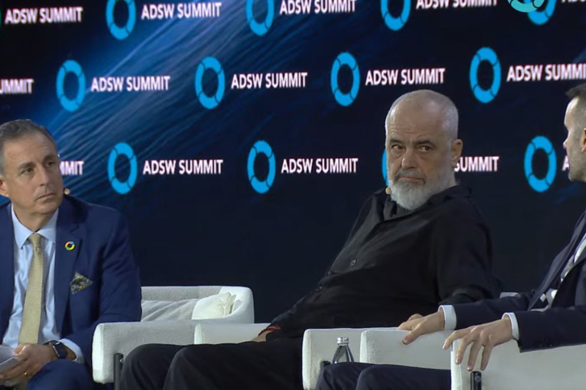 «Νομίζεις ότι είστε απόγονοι του Πλάτωνα και του Αριστοτέλη αλλά δεν είστε» ‑ Παραλήρημα Ράμα εναντίον Έλληνα δημοσιογράφου