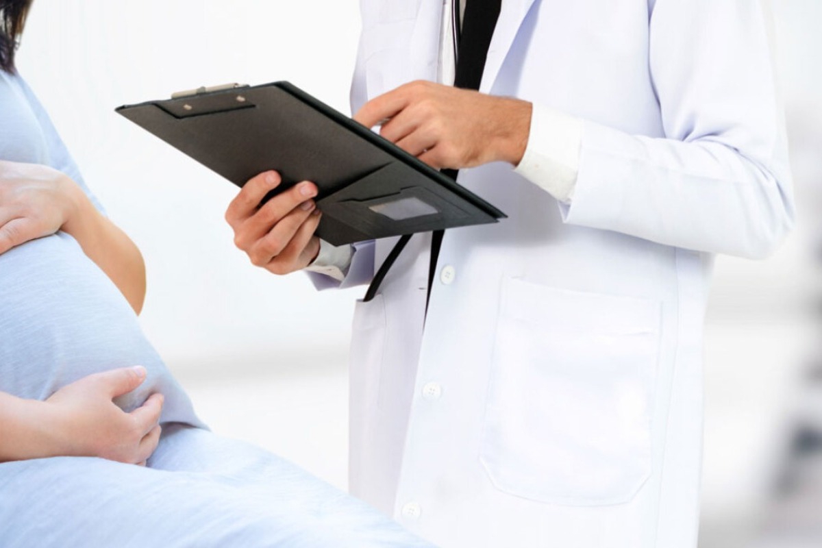 Φρίκη στην Αχαΐα: Πρώην μαιευτήρας έβγαζε γυμνές φωτογραφίες τα εγγόνια του