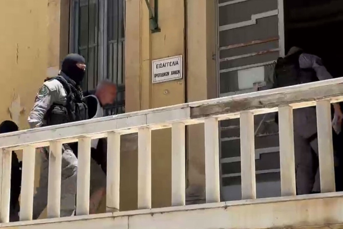 Στη Σταυρούλα ανήκουν οι κηλίδες αίματος στην τηλεόραση και το πάτωμα του σπιτιού