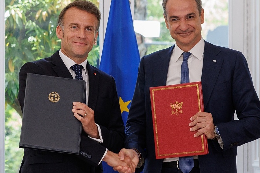 «Εγώ κι εσύ μαζί»: Απίθανη ανάρτηση Μακρόν για συνάντηση με Μητσοτάκη