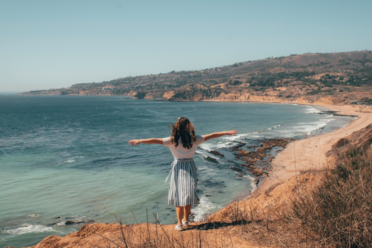 Η ελληνική φράση που γίνεται παγκόσμια τάση το 2026 – και όλοι θέλουν να μάθουν το μυστικό μας