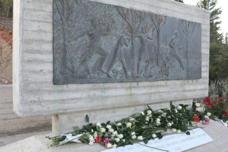 Μάτι: Ρίγη συγκίνησης στις εκδηλώσεις μνήμης για τα 104 θύματα ‑ 8 χρόνια από την εθνική τραγωδία