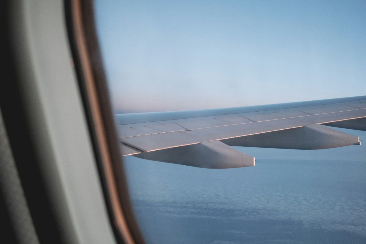 Τι πραγματικά συμβαίνει αν δεν βάλεις το κινητό σου σε «λειτουργία πτήσης» όταν πετάς