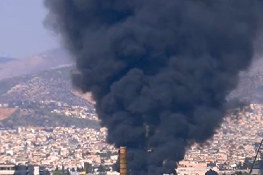Μεγάλη φωτιά στου Ρέντη ‑ Καίγονται λάστιχα και παλέτες