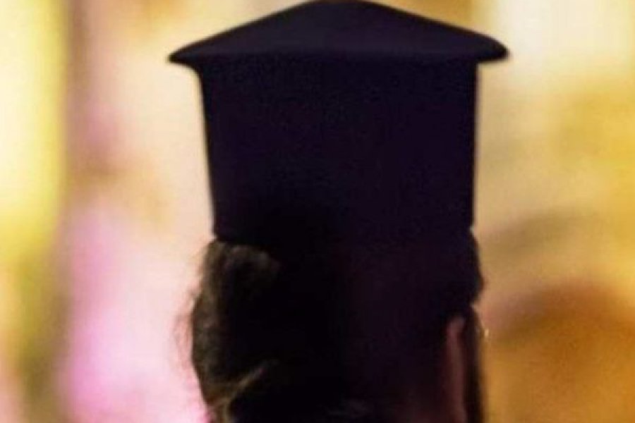 Μενίδι: Ανδρας εισέβαλε μεθυσμένος και γυμνός σε εκκλησία ‑Χτύπησε τον επίτροπο, λιποθύμησε γυναίκα!
