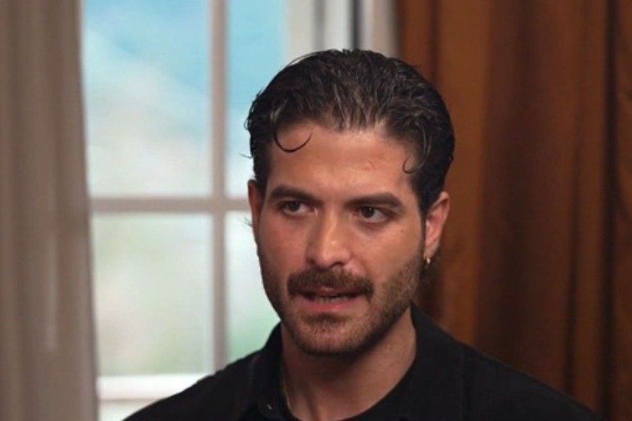 Αρης Μουγκοπέτρος: «Χρωστάω σε όποιον μιλάει ελληνικά»