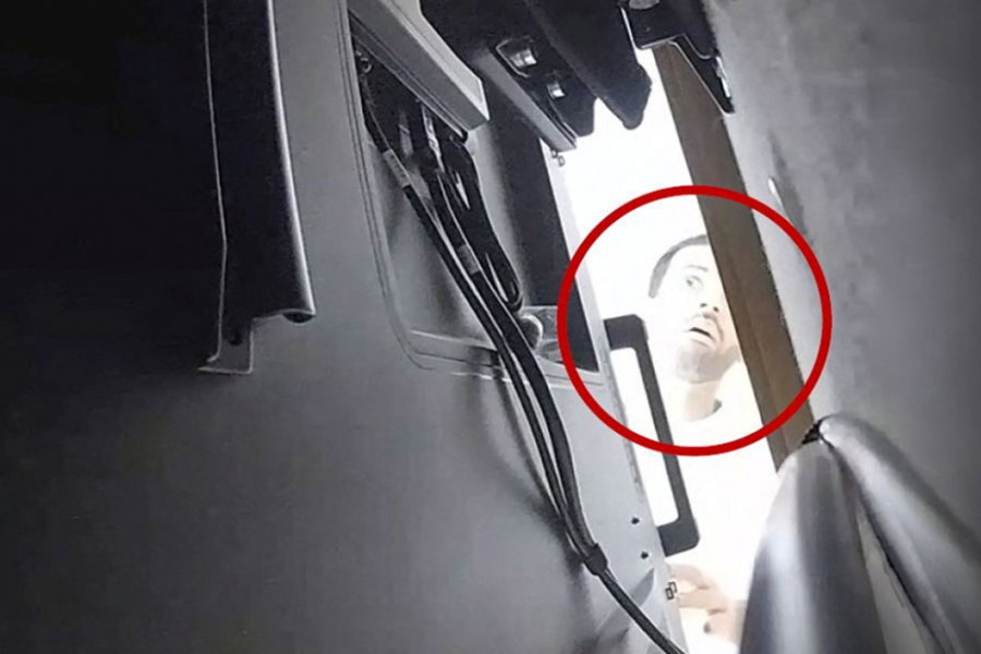 Μηχανικός έκρυψε κοριό μέσα σε χαρτί τουαλέτας για να καταγράφει συσκέψεις στελεχών – Πώς τον «έκαψε» η AI