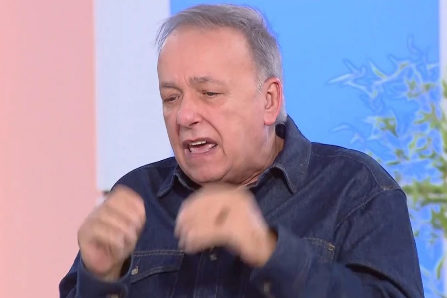 Έξαλλος ο Ανδρέας Μικρούτσικος: «Γιατί μου το λες αυτό, είμαι ηλίθιος;»