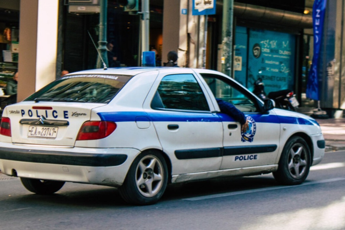 Πατέρας στην Ρόδο μήνυσε τον 15χρονο γιο του για απειλές και μηνύματα μέσω τηλεφώνου