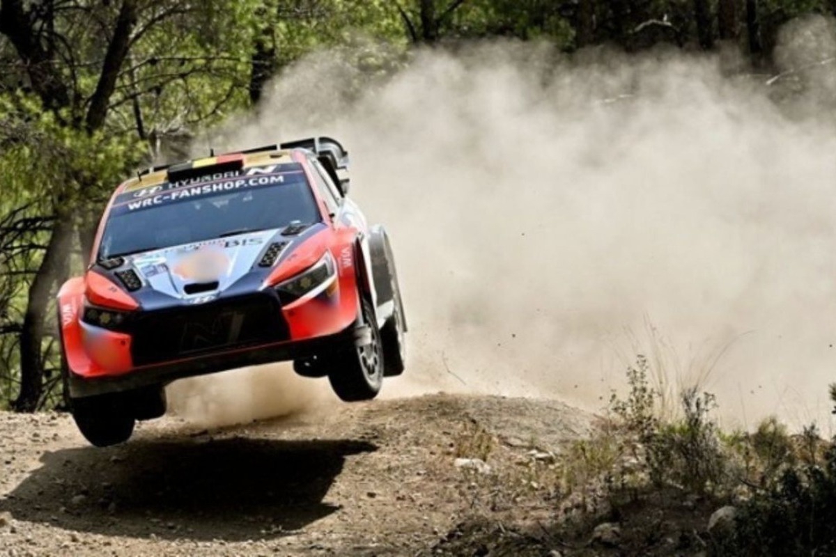 Ηλεία: Σοβαρό ατύχημα στο Ολυμπιακό Ράλλυ ‑ Αυτοκίνητο προσέκρουσε σε δέντρο