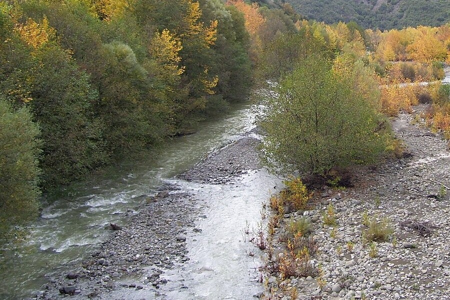 Ο Μόρνος γεμίζει: Οι βροχές έφεραν «θεαματική άνοδο της στάθμης» και έπεται συνέχεια...