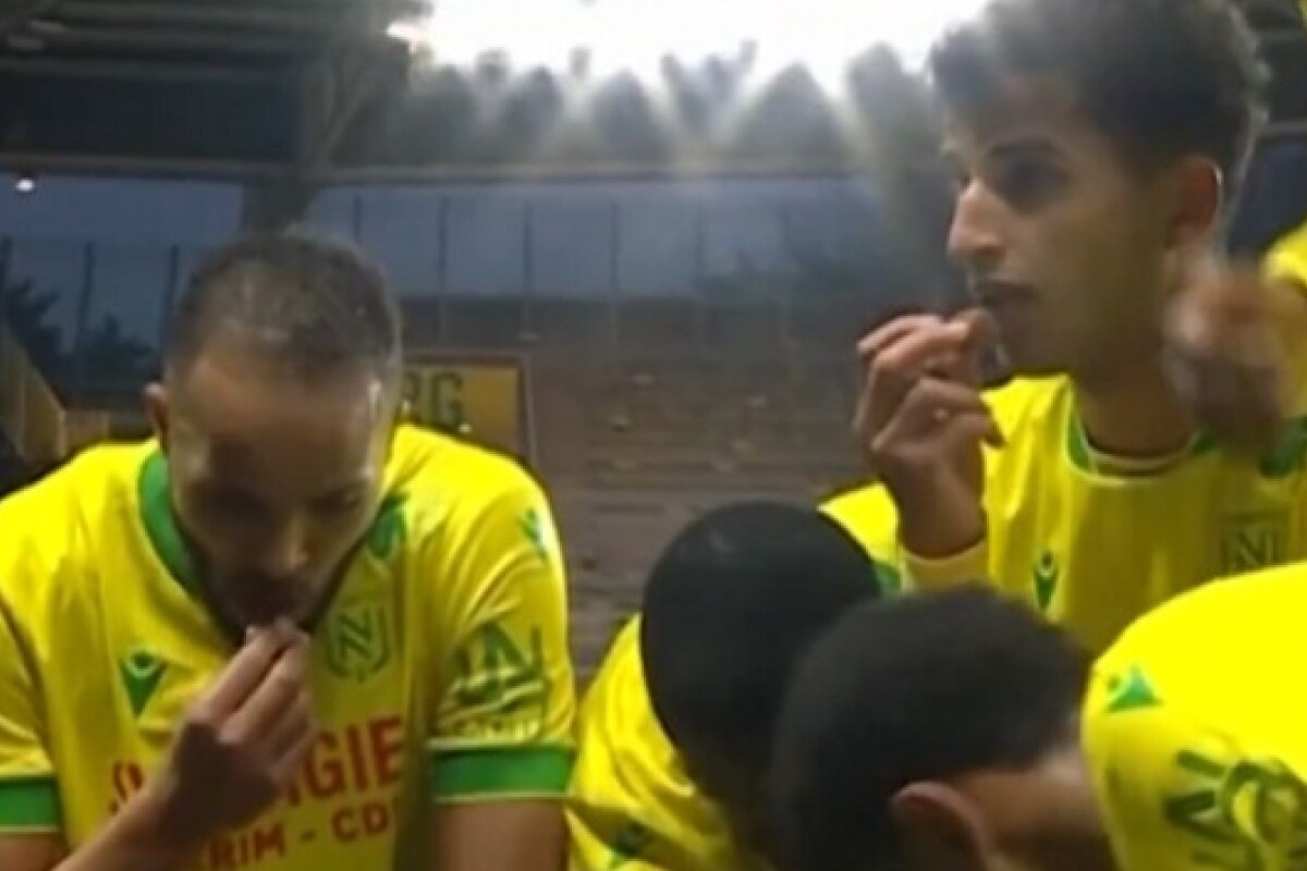 Γαλλία: Ο τερματοφύλακας της Ναντ προσποιήθηκε τραυματισμό για να φάνε οι μουσουλμάνοι συμπαίκτες του, δείτε βίντεο