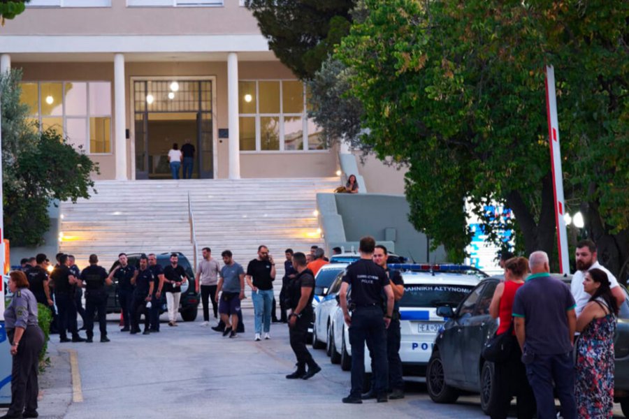 Νεκρή μία 90χρονη από τη φωτιά στο Σισμανόγλειο νοσοκομείο, υπέστη ανακοπή κατά την εκκένωση