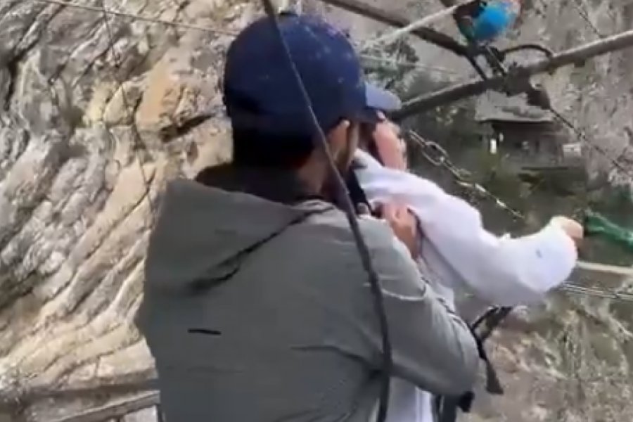 Νταγκεστάν: Τουρίστρια αναγκάστηκε σε βουτιά 80 μέτρων ενώ ούρλιαζε «Αφήστε με» ‑ Έρευνα στη Ρωσία