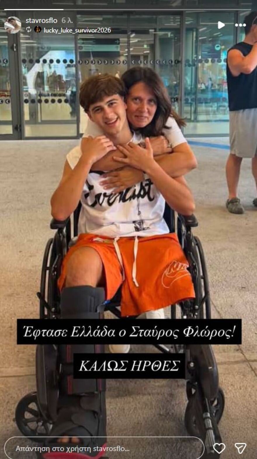 Ο Σταύρος Φλώρος επέστρεψε στην Ελλάδα δύο μήνες μετά το σοβαρό ατύχημά του στο Survivor