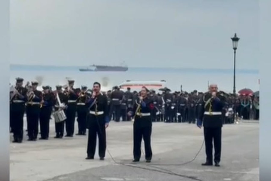 Θεσσαλονίκη: Η μπάντα του Πολεμικού Ναυτικού έπαιξε Μαζωνάκη