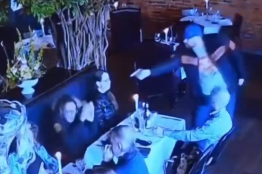 Οχάιο: Σερβιτόρος ακινητοποίησε άντρα με πιστόλι ‑ Ήθελε να σκοτώσει τη πρώην γυναίκα του