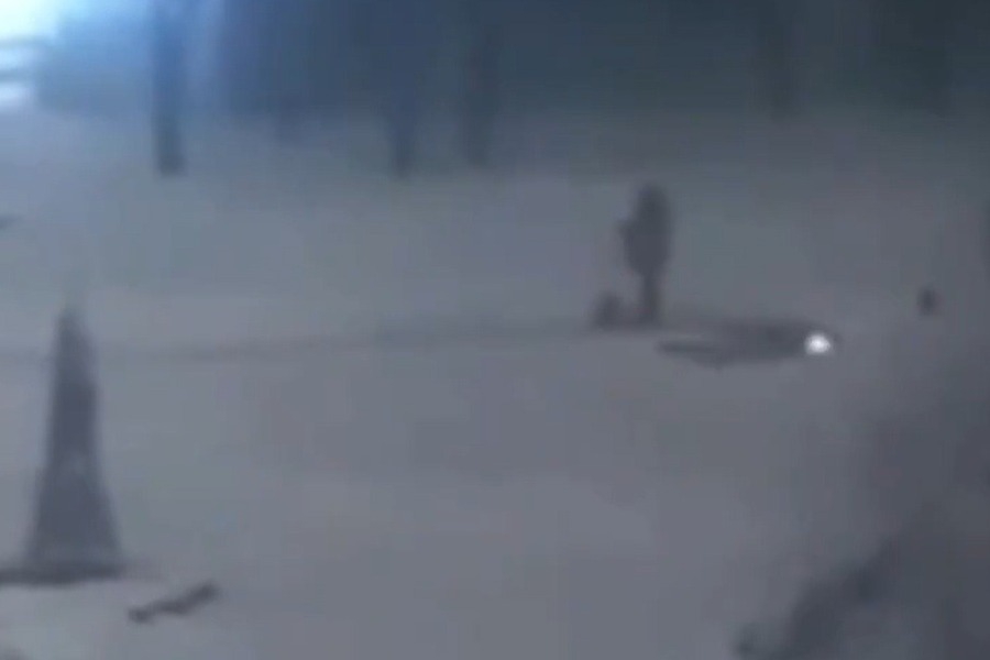 Ουκρανός οδοκαθαριστής συνέχισε τη δουλειά του την ώρα ρωσικής επίθεσης κι έγινε σύμβολο αντοχής στα social media