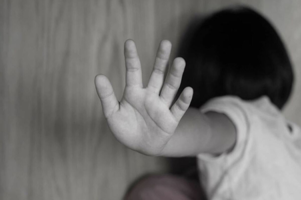 Μητέρα στον Βόλο κατηγορείται για εμπλοκή σε υπόθεση παιδικής ποpνογραφίας με θύμα την ανήλικη κόρη της