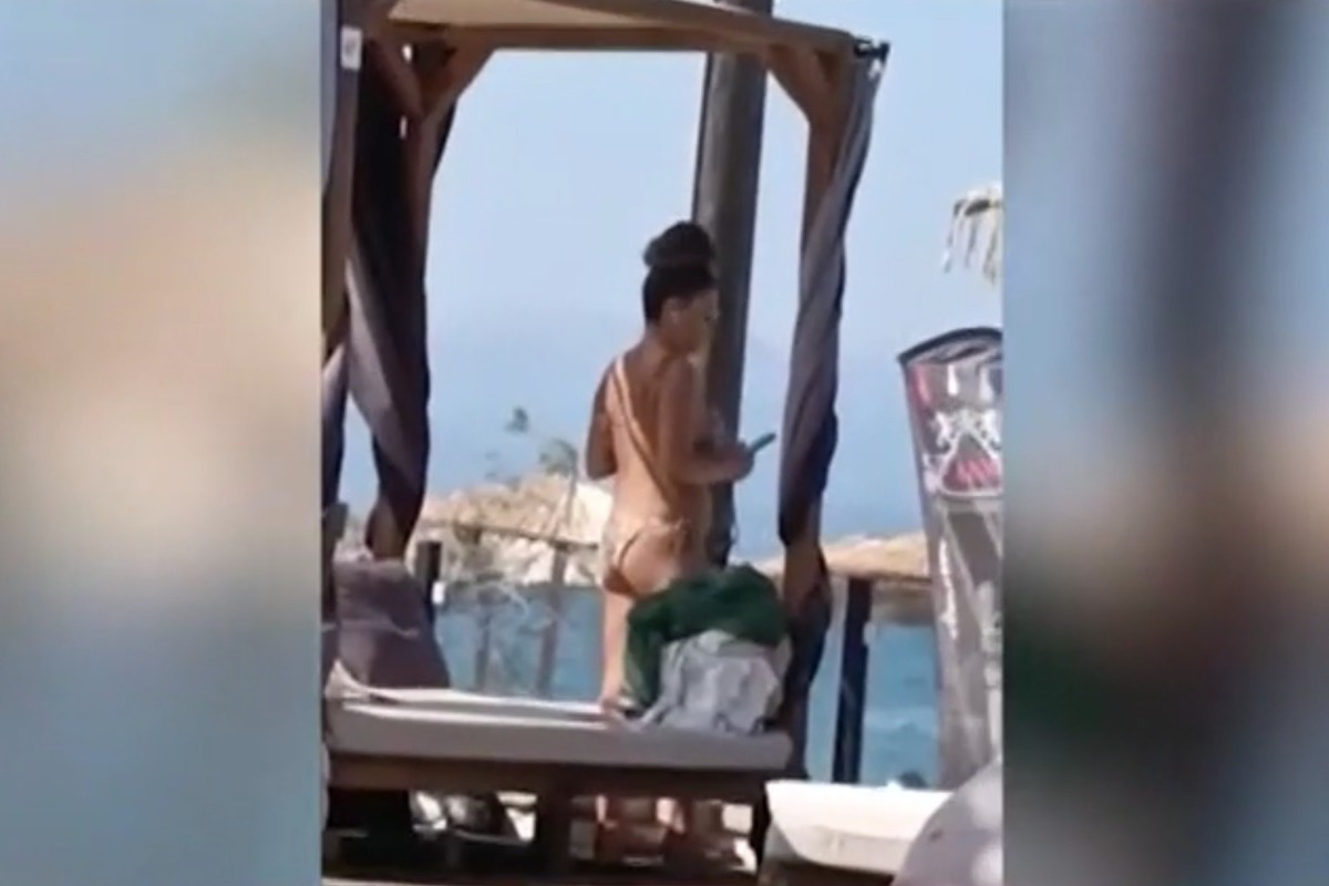 Η Έλενα Παπαρίζου με μαγιό που κόβει την ανάσα ‑ δείτε πώς χαλάρωσε το καλοκαίρι
