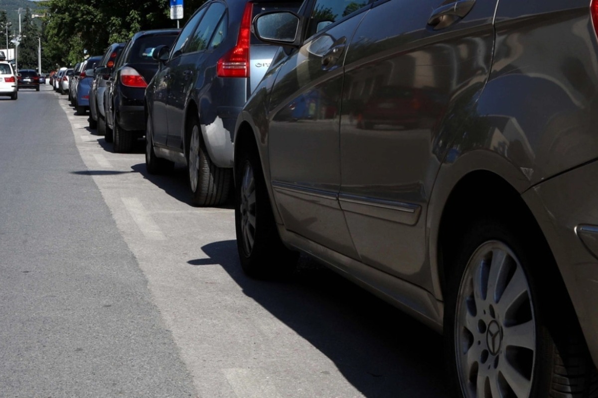 Τέλος το τσάμπα πάρκινγκ στα σούπερ μάρκετ: Με αντίτιμο και χρονικό όριο η στάθμευση