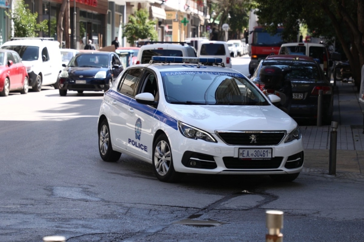 Θεσσαλονίκη: 40χρονος μπήκε οπλισμένος σε ίντερνετ καφέ και έψαχνε την πρώην σύντροφό του