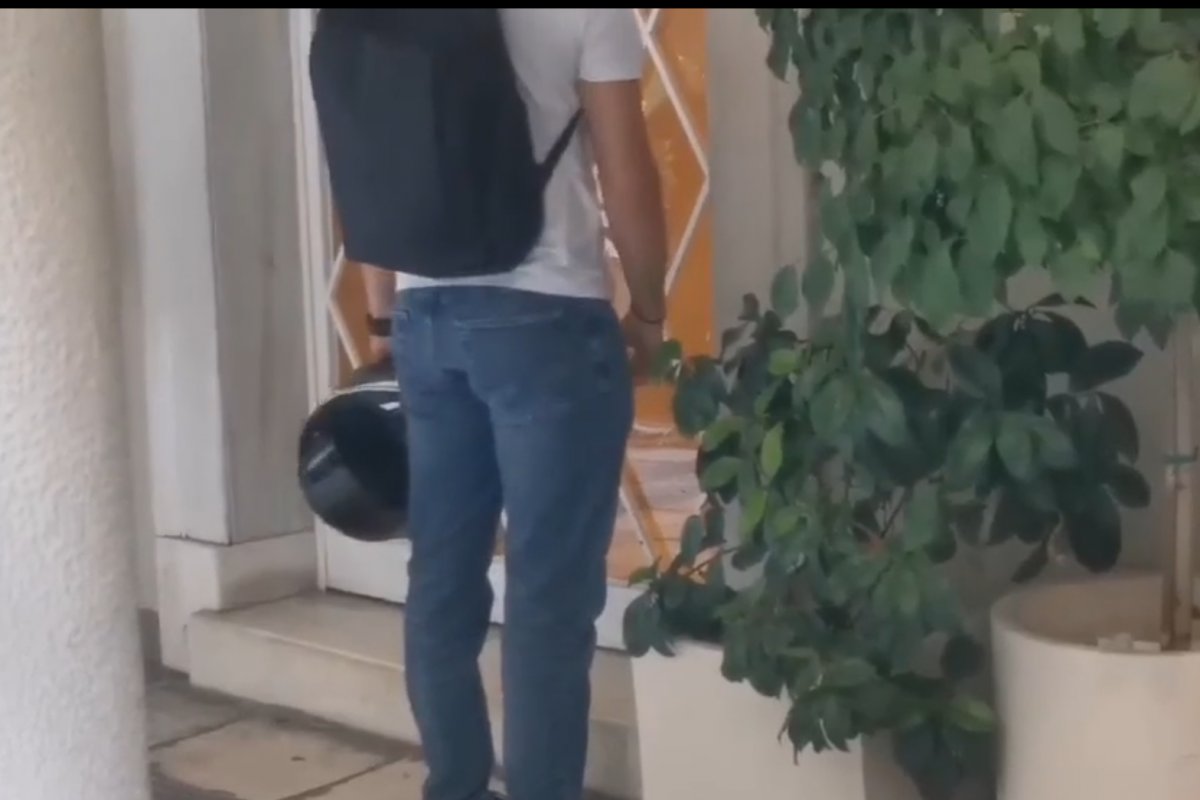 Γιώργος Μαζωνάκης: Έφοδος της ασφάλειας στο ιατρείο που ήταν πριν μεταφερθεί στο ΕΛΠΙΣ