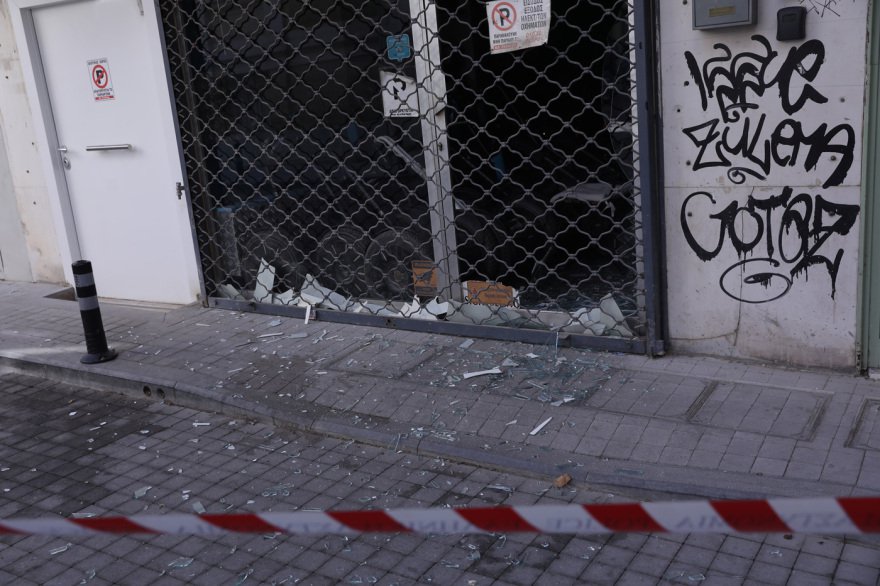 Πλάκα: Αγωνία για πέντε άτομα που αγνοούνται μετά την έκρηξη, ηλικιωμένο ζευγάρι έμενε στον δεύτερο όροφο του κτηρίου
