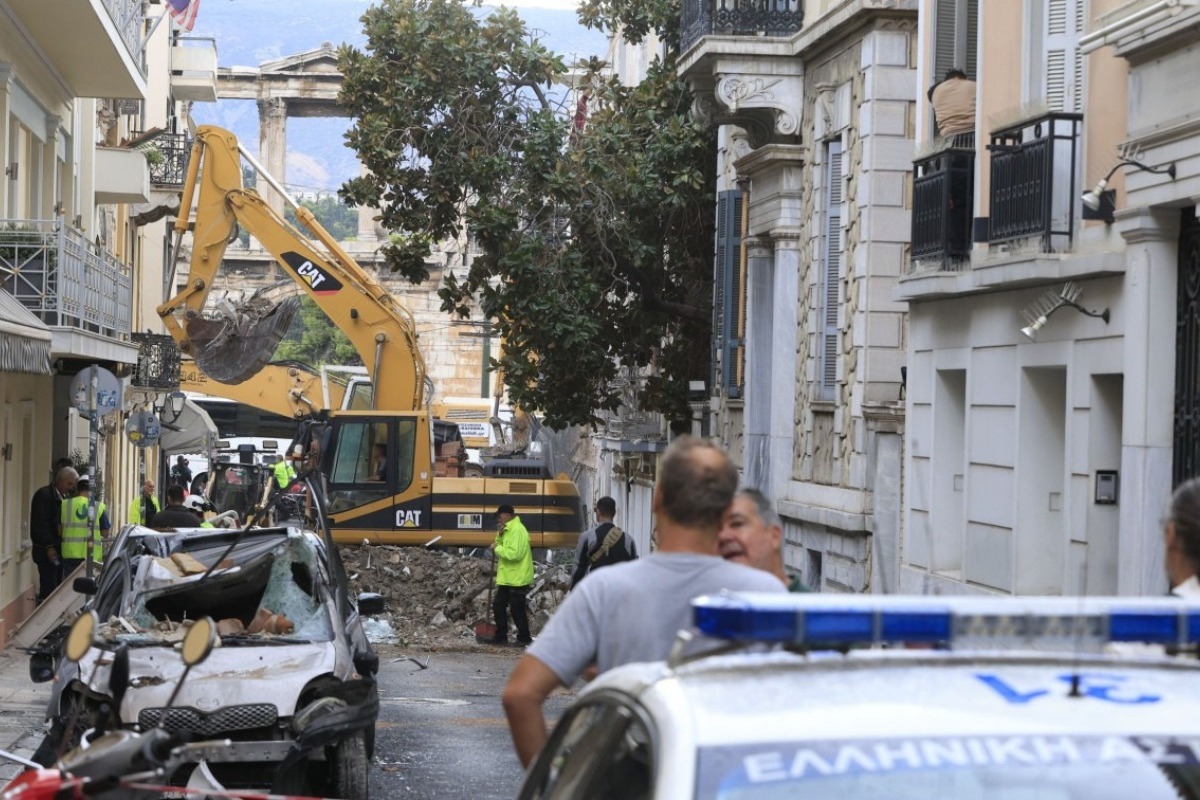 Έκρηξη στη Λυσικράτους: Ο διακόπτης του φωτός στο μπάνιο πιθανή αιτία των έξι νεκρών