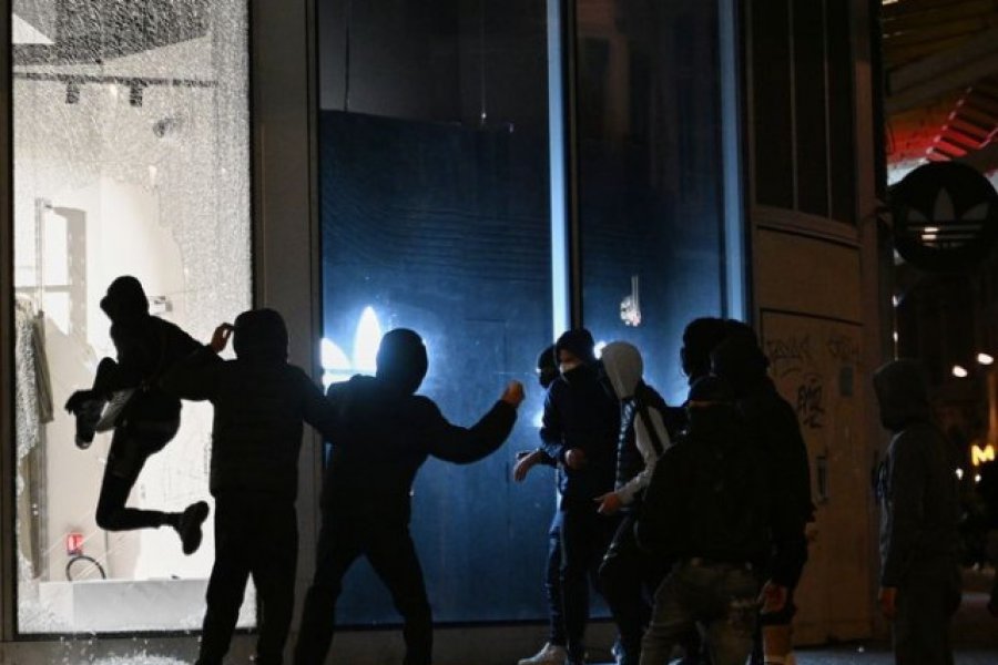Ποιοι είναι οι «Black Bloc», που ηγήθηκαν του χάους και των λεηλασιών στη Γαλλία