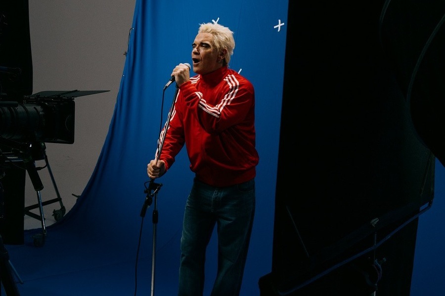 Ο Ρόμπι Γουίλιαμς σπάει το ρεκόρ των Beatles στα βρετανικά charts