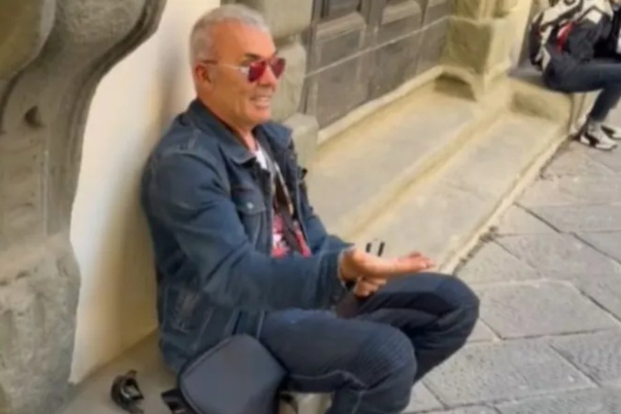 Ο Στέλιος Ρόκκος προσποιήθηκε τον ζητιάνο στην Ιταλία: Φαίνεσαι καλοταϊσμένος, του είπε περαστική