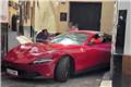 Σεβίλλη: Ατζαμής οδηγός σφήνωσε Ferrari 210.000 ευρώ σε σοκάκι - Τα φαρμακερά σχόλια
