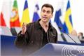 Ο Φειδίας Παναγιώτου αποποιείται τη βουλευτική έδρα στην Κύπρο και τη «χαρίζει» στον αμφιλεγόμενο μέντορά του