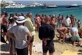 Τραγωδία στη Μύκονο: Τουρίστας πνίγηκε στην Ψαρρού – Η απεγνωσμένη προσπάθεια να σωθεί