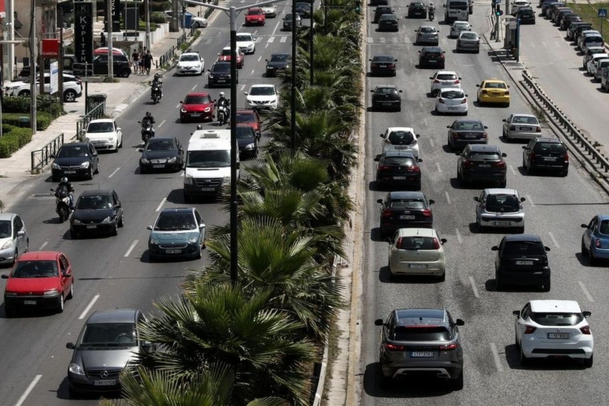 Καραμπόλα πέντε οχημάτων στην Παραλιακή ‑ Προβλήματα στην κυκλοφορία