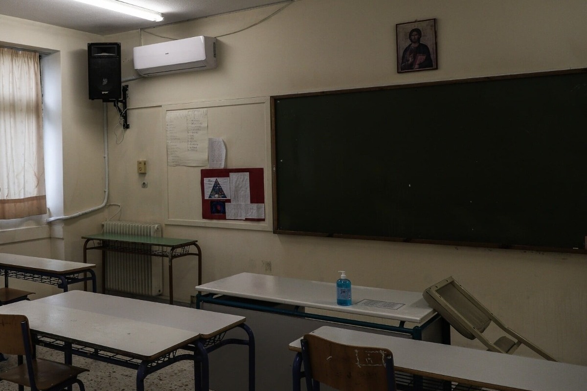 Σε διαθεσιμότητα η καθηγήτρια που φίμωσε μαθητή με χαρτοταινία ‑ Εκκρεμούσαν κι άλλες καταγγελίες