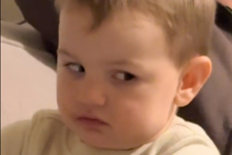 Το βίντεο που θα λατρέψεις: Η αντίδραση αγοριού όταν του φέρνουν σπίτι το νεογέννητο αδερφό του