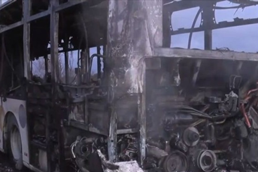 Θεσσαλονίκη: Λεωφορείο τυλίχθηκε στις φλόγες στη Σίνδο, απεγκλωβίστηκε σώος ο οδηγός