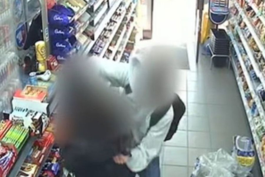 Σκληρό βίντεο: Η στιγμή που 14χρονος μαχαιρώνει κορίτσι που αρνήθηκε να βγει ραντεβού μαζί του