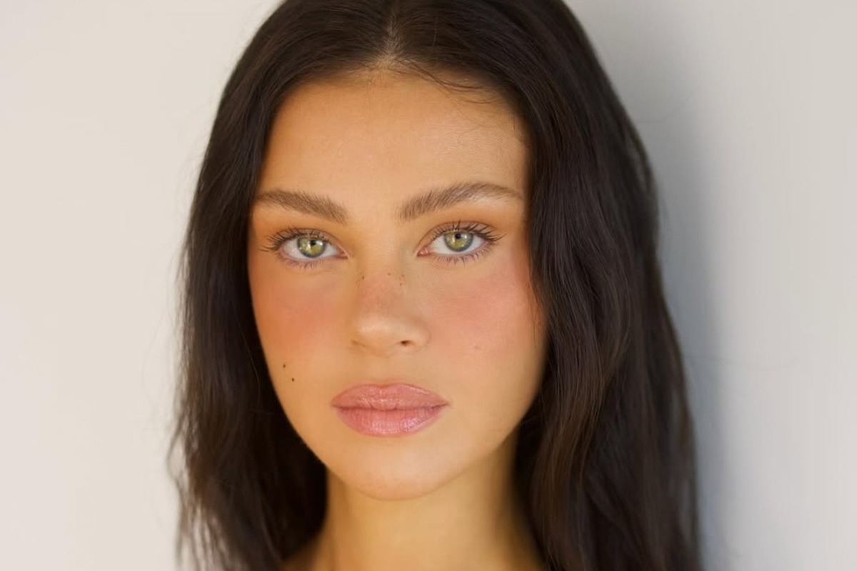 Resting rich face: Γιατί όλες θέλουν αυτό το look (και πώς το πετυχαίνεις)