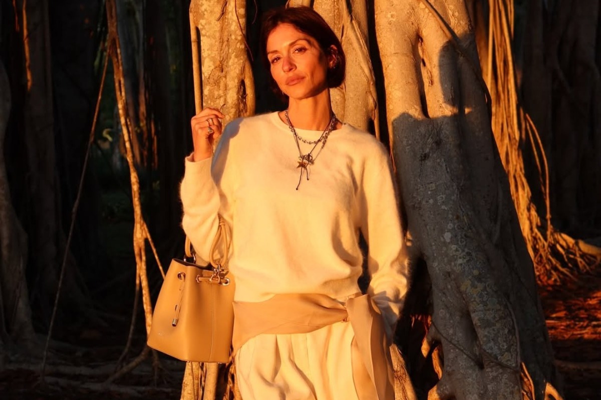 Το minimal chic look της Σοφίας Καρβέλα που φοράς άνετα από το πρωί στο γραφείο