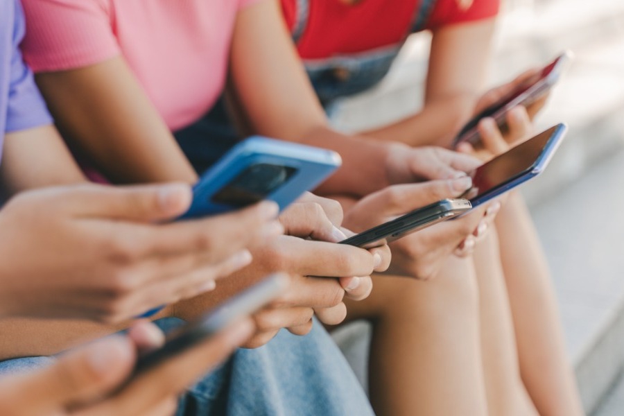 Πώς μπορεί η Ευρώπη να κρατήσει τα παιδιά μακριά από τα social media: Το παράδειγμα της Αυστραλίας